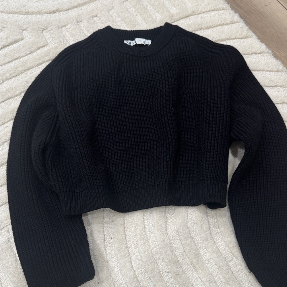 Zara Women's Black Ribbed Crew Neck Sweater